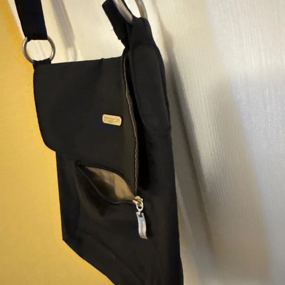 Baggalini nylon cross body bag - Picture 4 of 9